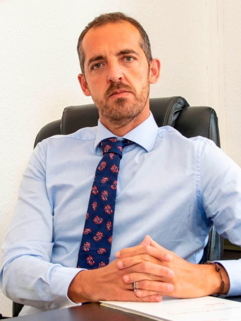 enrique_socio_despacho